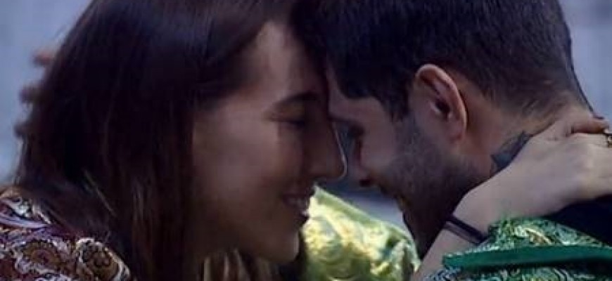 מה גרם לשי חי לקום בוקר אחד ולהציע לתניה נישואים?